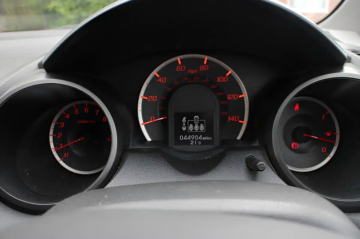 Used 2015 Honda Jazz Es Plus White - Interior and Exterior details 20