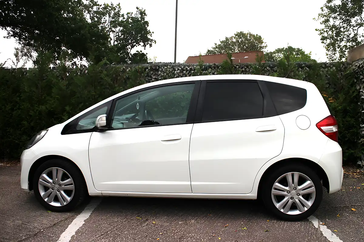 Used 2015 Honda Jazz Es Plus White - Interior and Exterior details 5