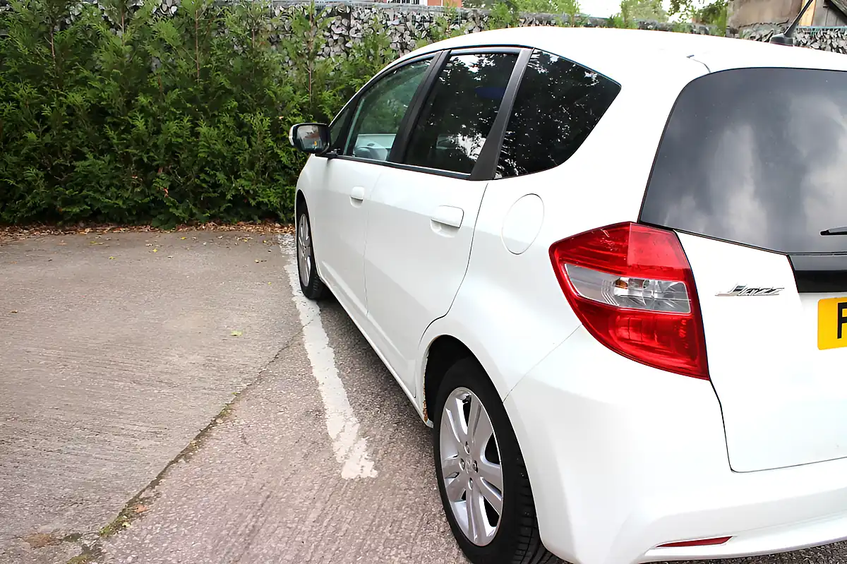 Used 2015 Honda Jazz Es Plus White - Interior and Exterior details 7
