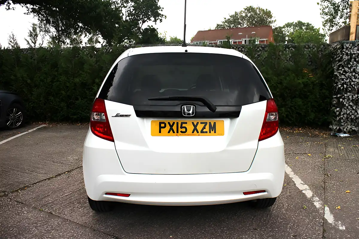 Used 2015 Honda Jazz Es Plus White - Interior and Exterior details 8