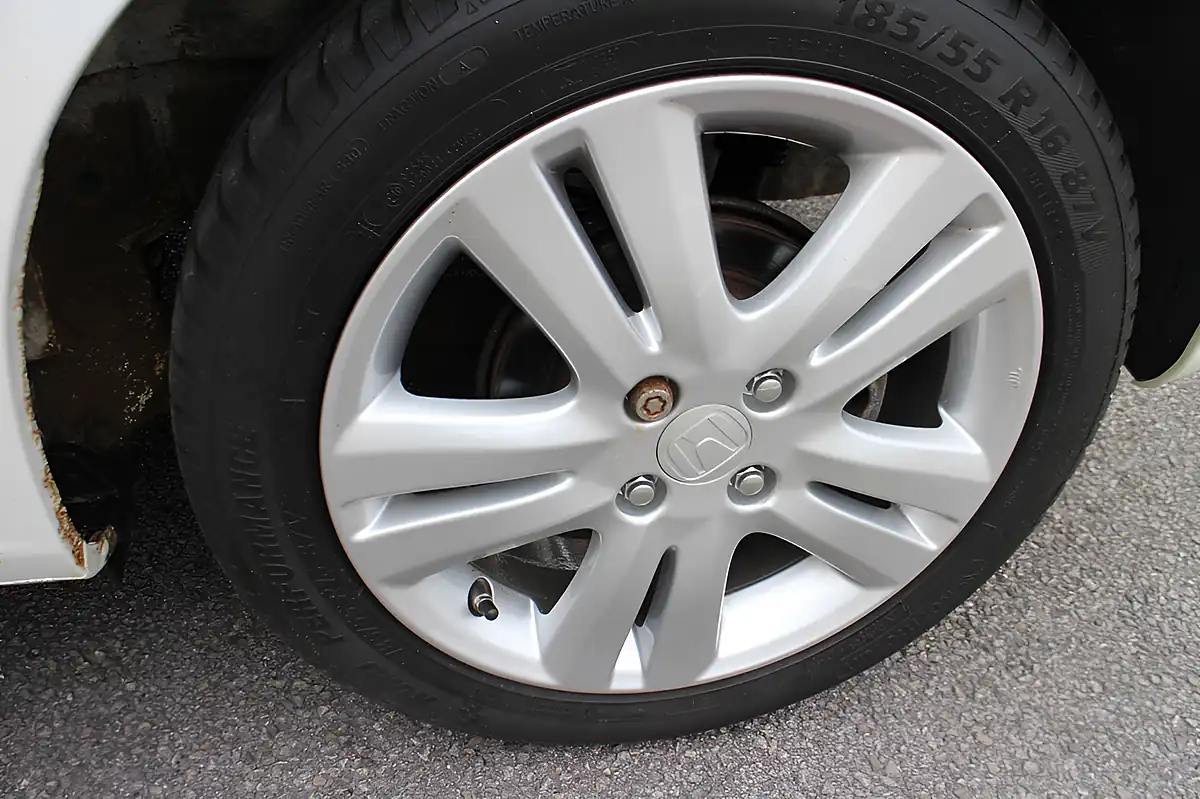 Used 2015 Honda Jazz Es Plus White - Interior and Exterior details 9