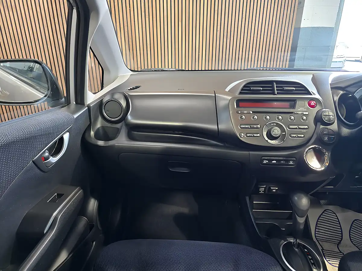 Used 2015 Honda Jazz Ex Silver - Interior and Exterior details 12