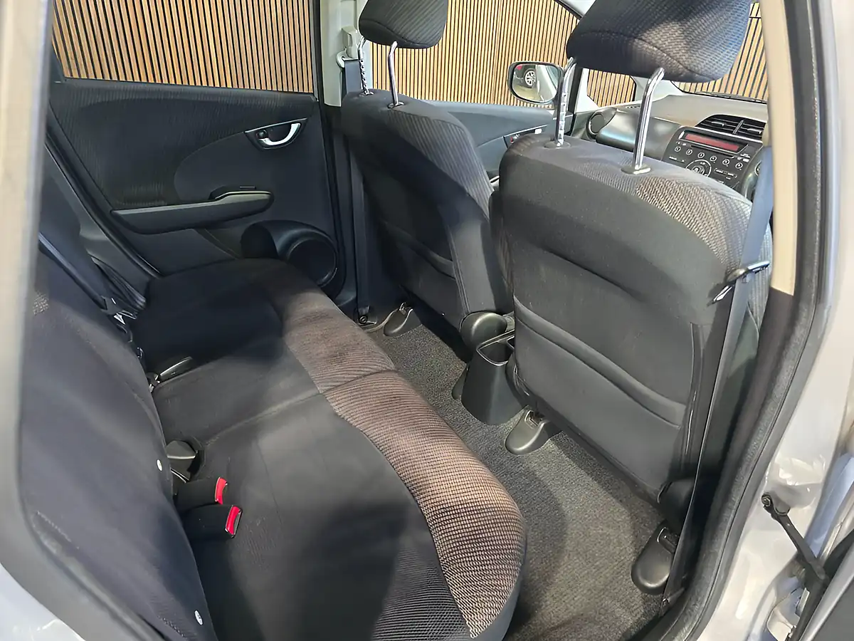 Used 2015 Honda Jazz Ex Silver - Interior and Exterior details 15