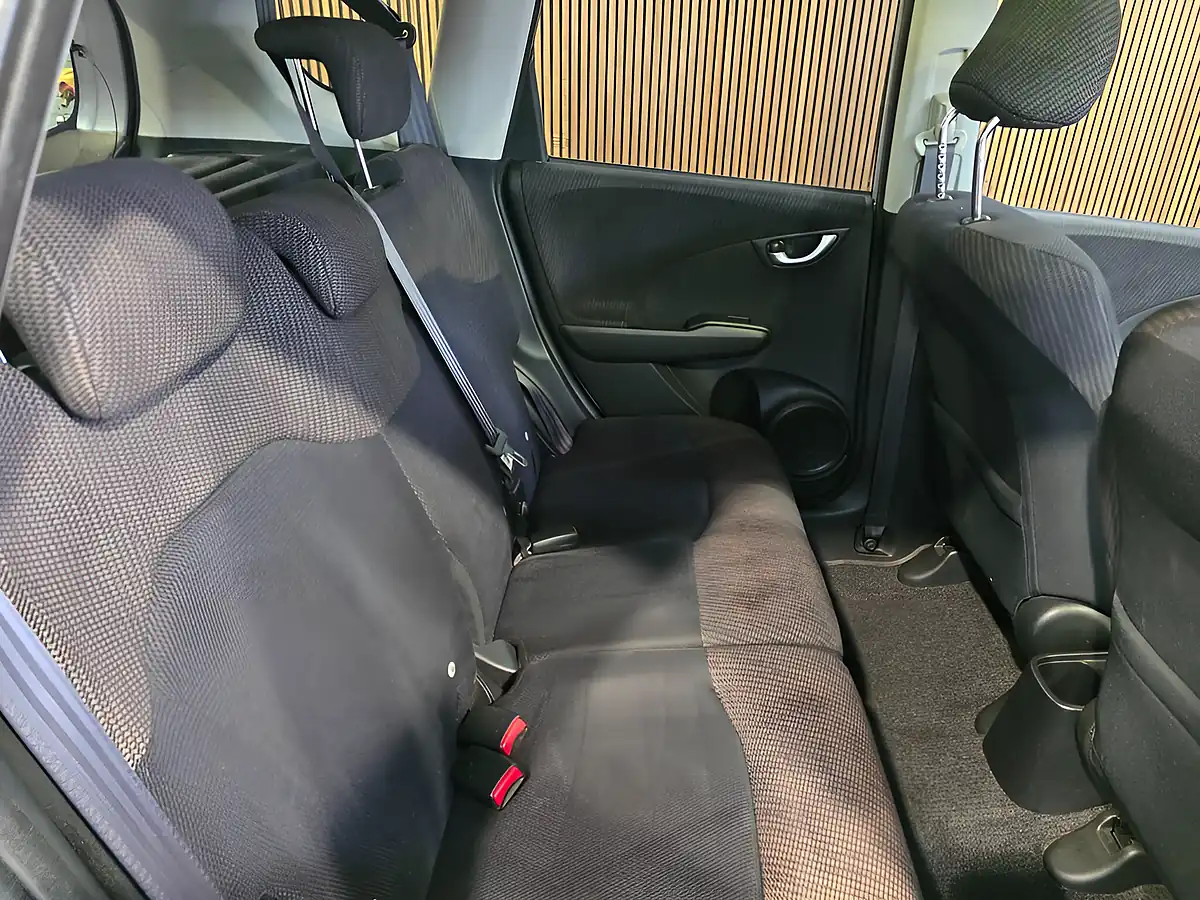 Used 2015 Honda Jazz Ex Silver - Interior and Exterior details 16
