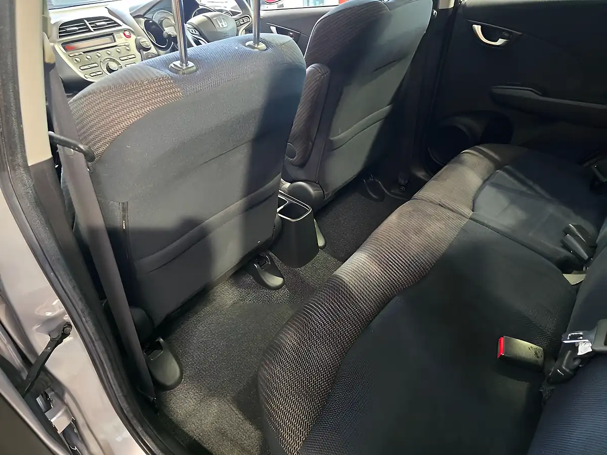 Used 2015 Honda Jazz Ex Silver - Interior and Exterior details 17