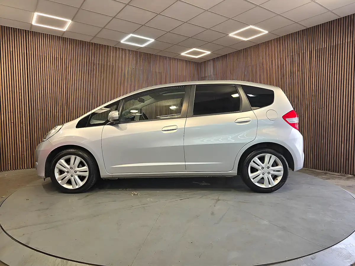 Used 2015 Honda Jazz Ex Silver - Interior and Exterior details 6