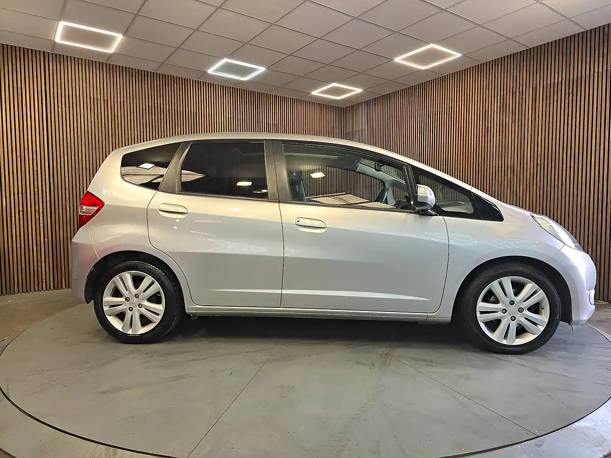 Used 2015 Honda Jazz Ex Silver - Interior and Exterior details 8
