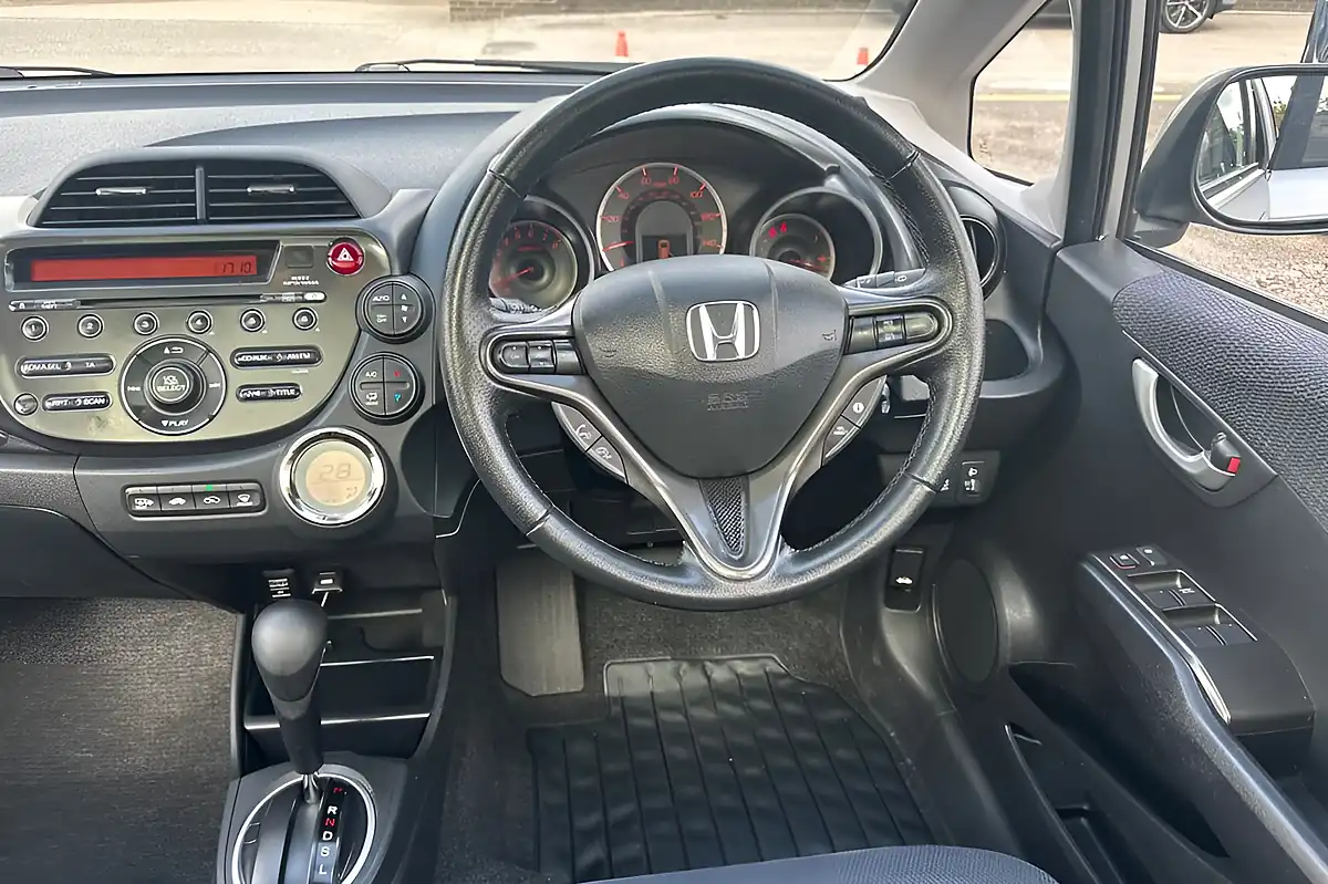 Used 2015 Honda Jazz Ex Silver - Interior and Exterior details 12
