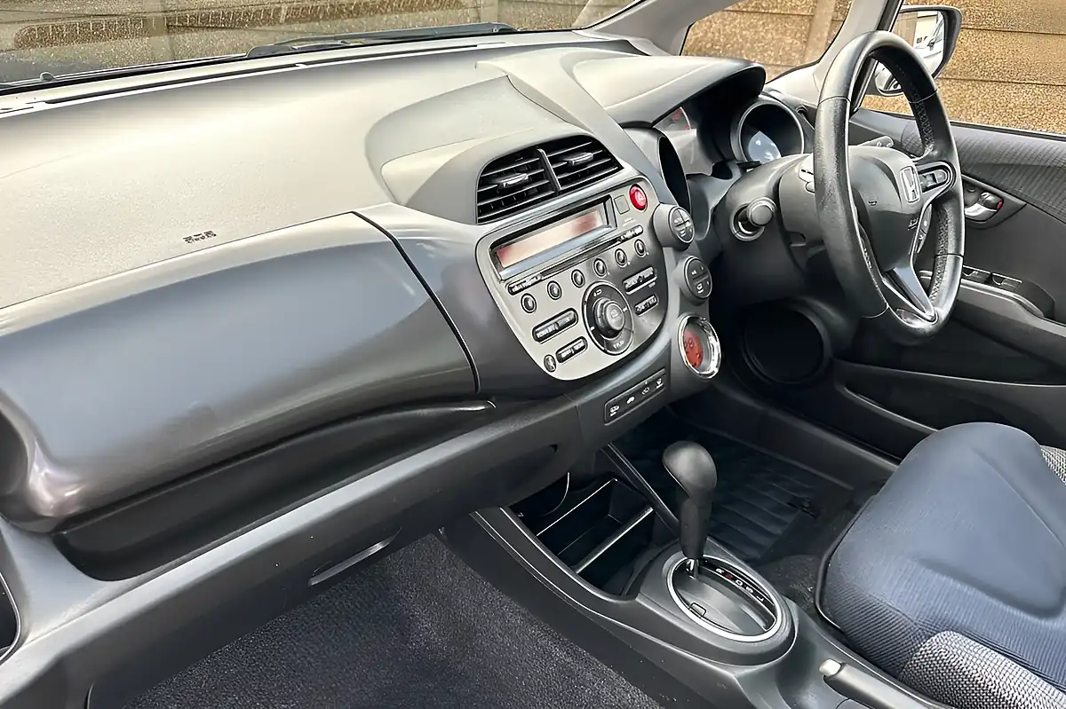 Used 2015 Honda Jazz Ex Silver - Interior and Exterior details 15