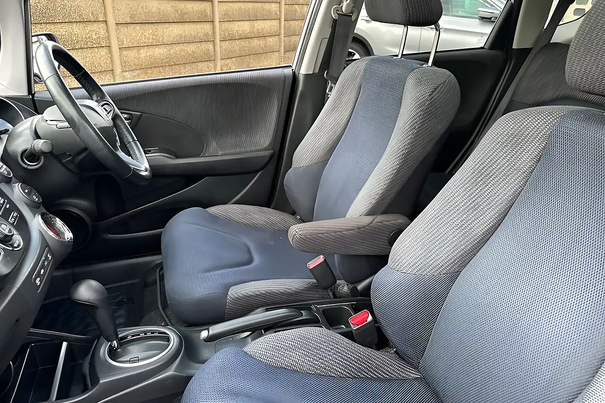 Used 2015 Honda Jazz Ex Silver - Interior and Exterior details 16