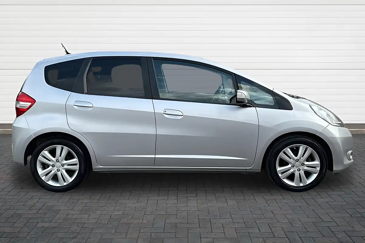 Used 2015 Honda Jazz Ex Silver - Interior and Exterior details 2