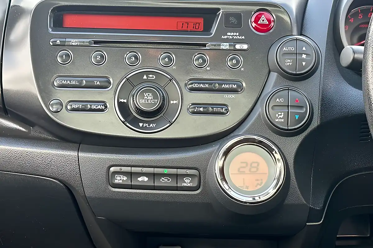 Used 2015 Honda Jazz Ex Silver - Interior and Exterior details 20