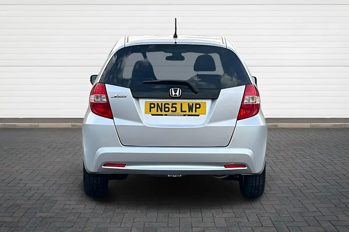 Used 2015 Honda Jazz Ex Silver - Interior and Exterior details 4