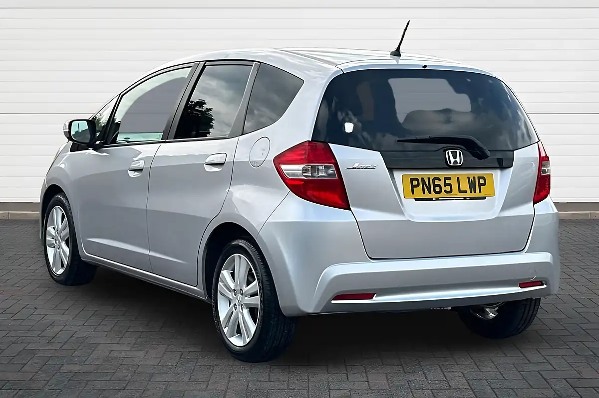 Used 2015 Honda Jazz Ex Silver - Interior and Exterior details 5