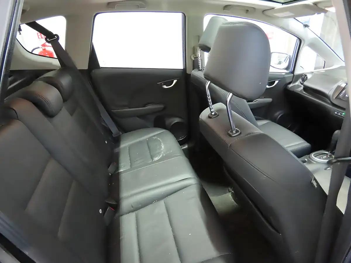 Used 2015 Honda Jazz Exl Blue - Interior and Exterior details 11
