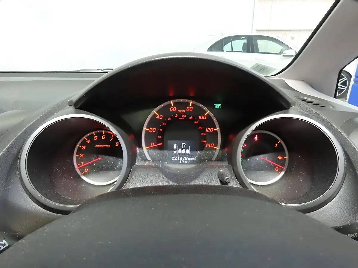 Used 2015 Honda Jazz Exl Blue - Interior and Exterior details 7
