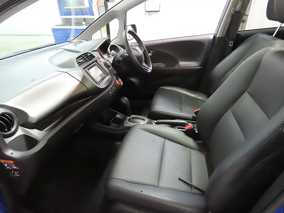 Used 2015 Honda Jazz Exl Blue - Interior and Exterior details 9