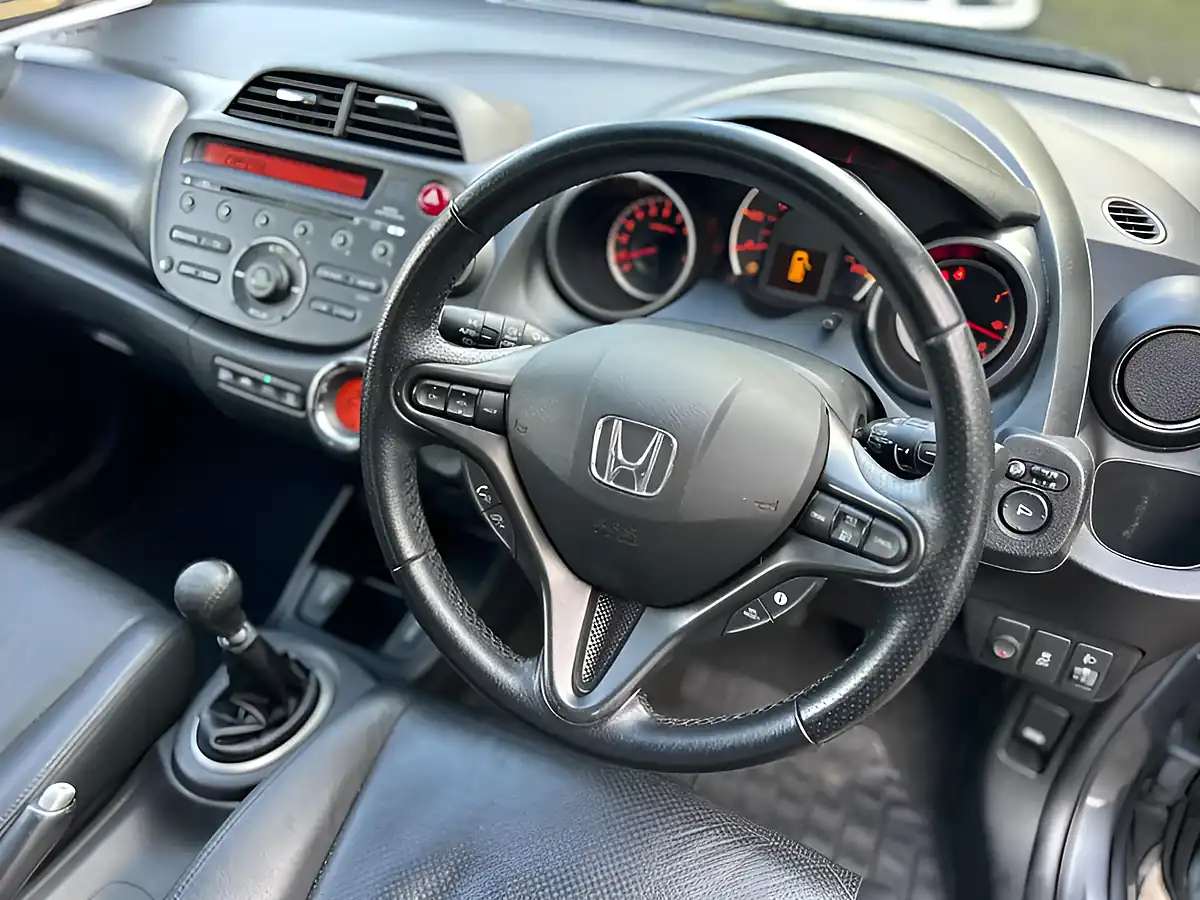 Used 2015 Honda Jazz Exl-T Grey - Interior and Exterior details 10