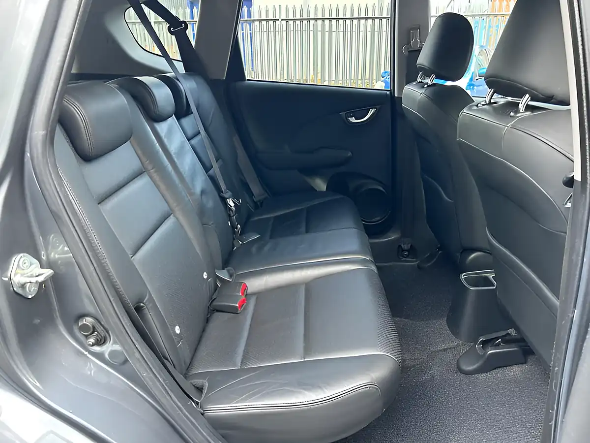 Used 2015 Honda Jazz Exl-T Grey - Interior and Exterior details 12