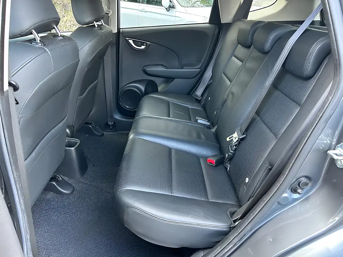 Used 2015 Honda Jazz Exl-T Grey - Interior and Exterior details 13