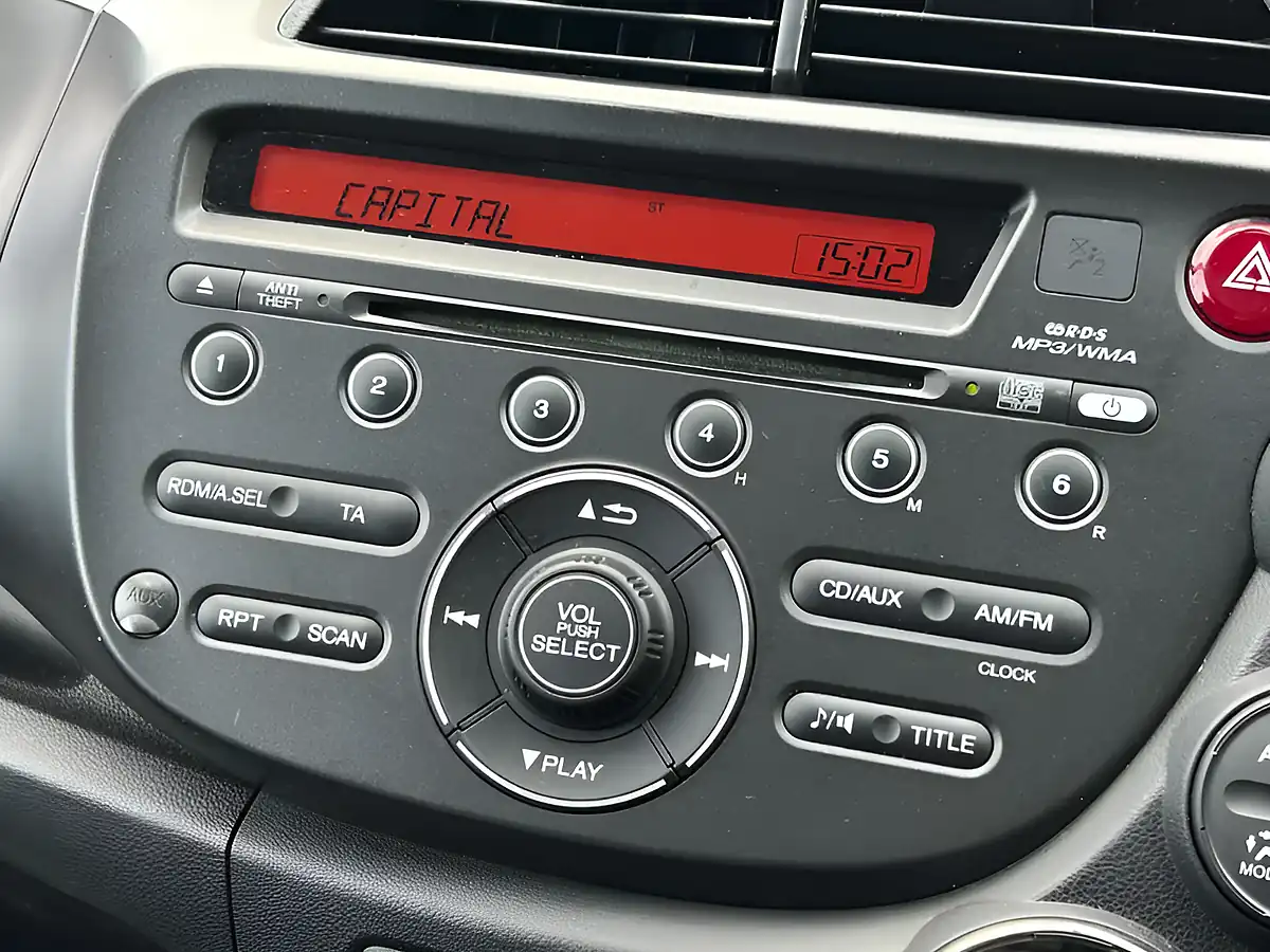 Used 2015 Honda Jazz Exl-T Grey - Interior and Exterior details 16