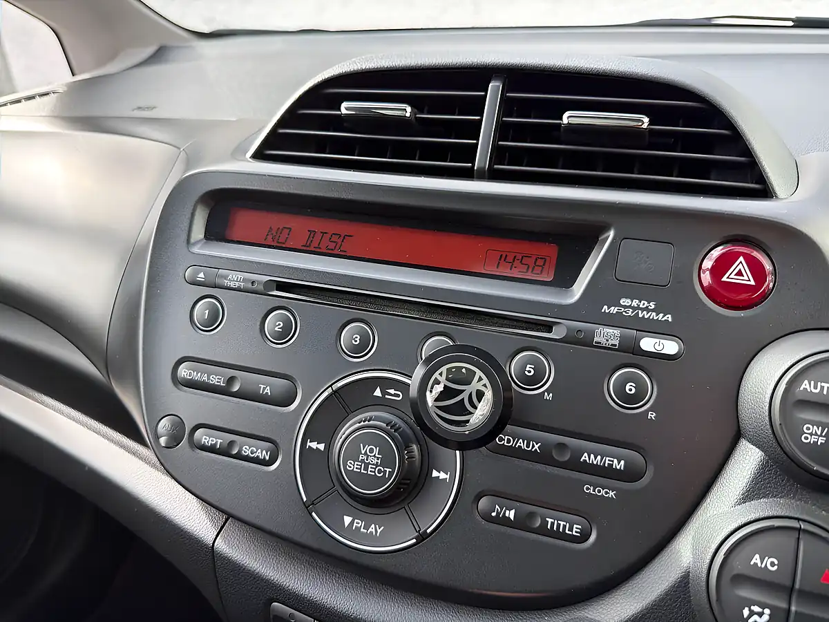 Used 2015 Honda Jazz Exl White - Interior and Exterior details 13