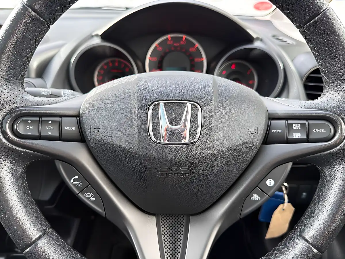 Used 2015 Honda Jazz Exl White - Interior and Exterior details 14