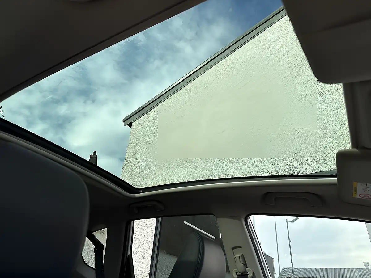 Used 2015 Honda Jazz Exl White - Interior and Exterior details 16
