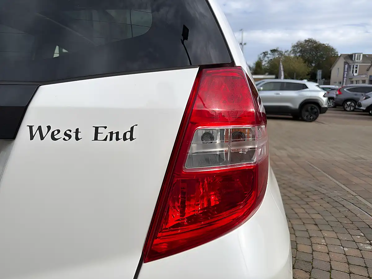 Used 2015 Honda Jazz Exl White - Interior and Exterior details 17