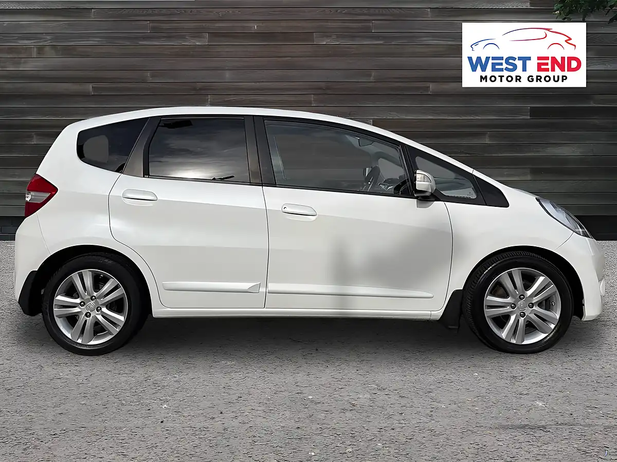 Used 2015 Honda Jazz Exl White - Interior and Exterior details 3