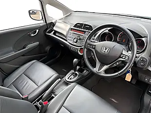 Used 2015 Honda Jazz Exl White - Interior and Exterior details 8