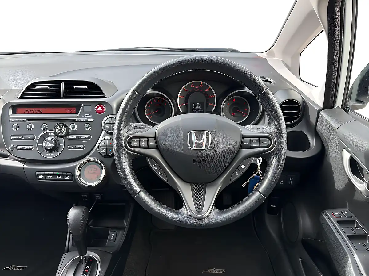 Used 2015 Honda Jazz Exl White - Interior and Exterior details 9
