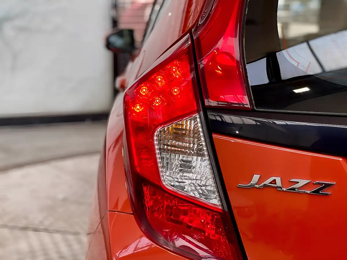 Used 2015 Honda Jazz Se Orange - Interior and Exterior details 12