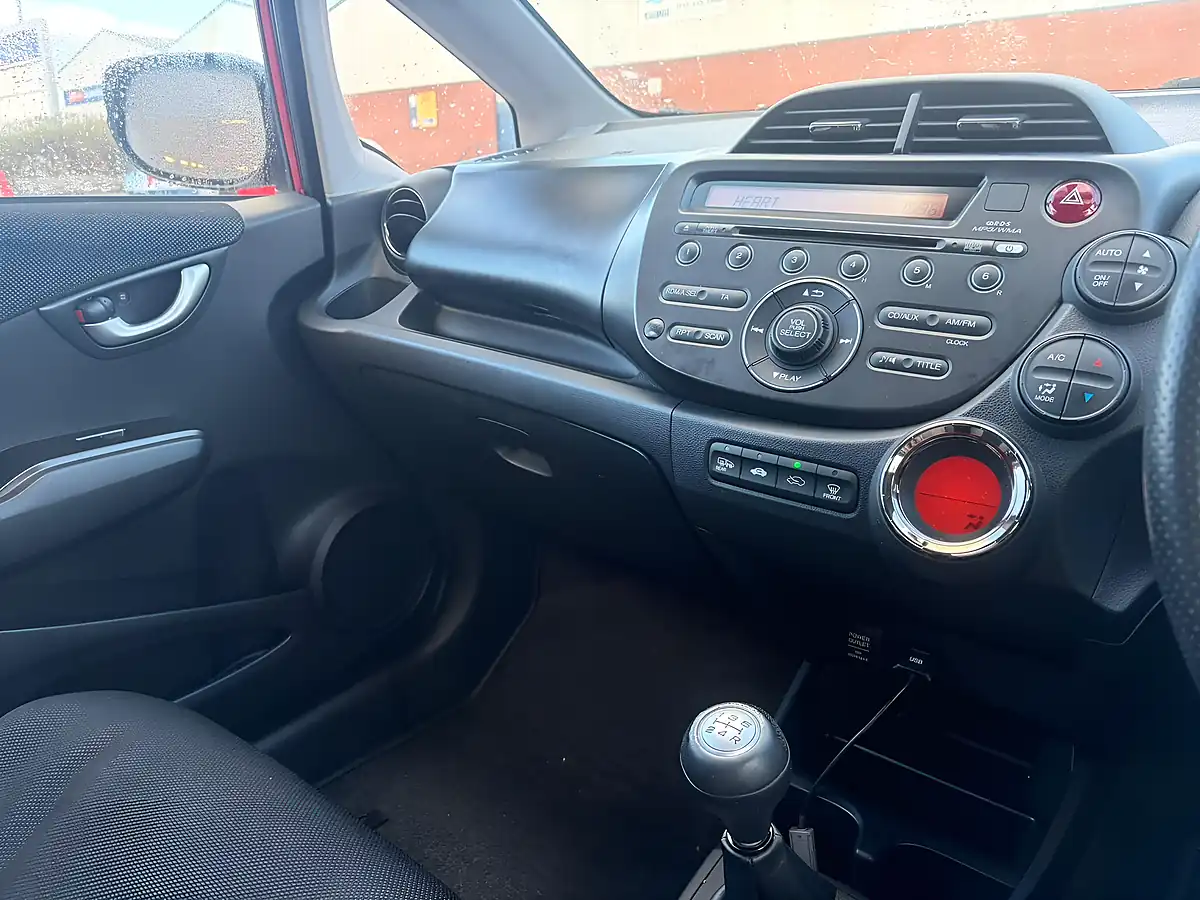 Used 2015 Honda Jazz Si Red - Interior and Exterior details 12