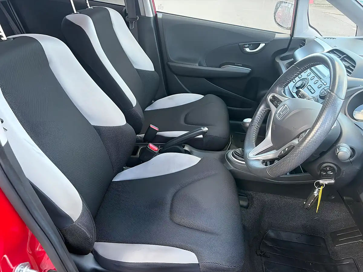 Used 2015 Honda Jazz Si Red - Interior and Exterior details 13