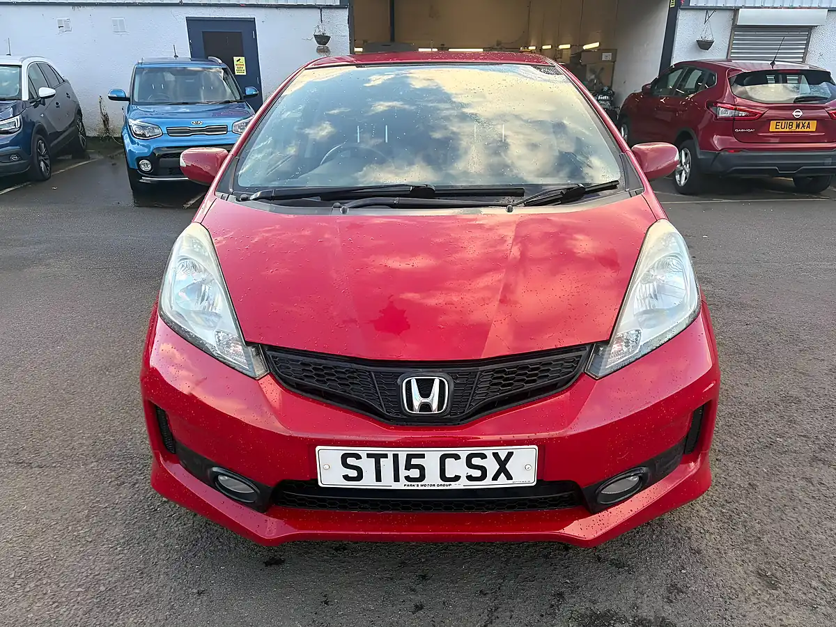Used 2015 Honda Jazz Si Red - Interior and Exterior details 3