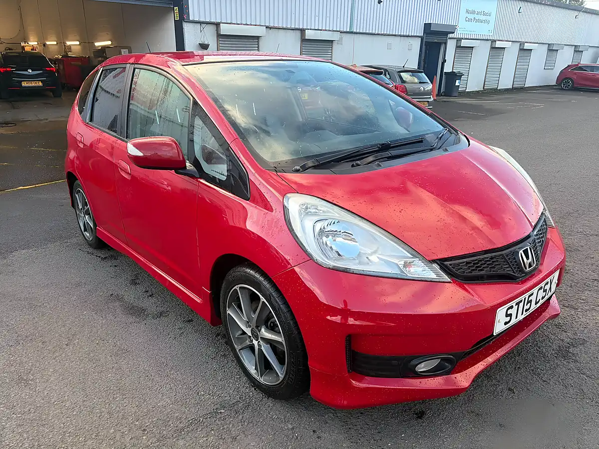 Used 2015 Honda Jazz Si Red - Interior and Exterior details 4