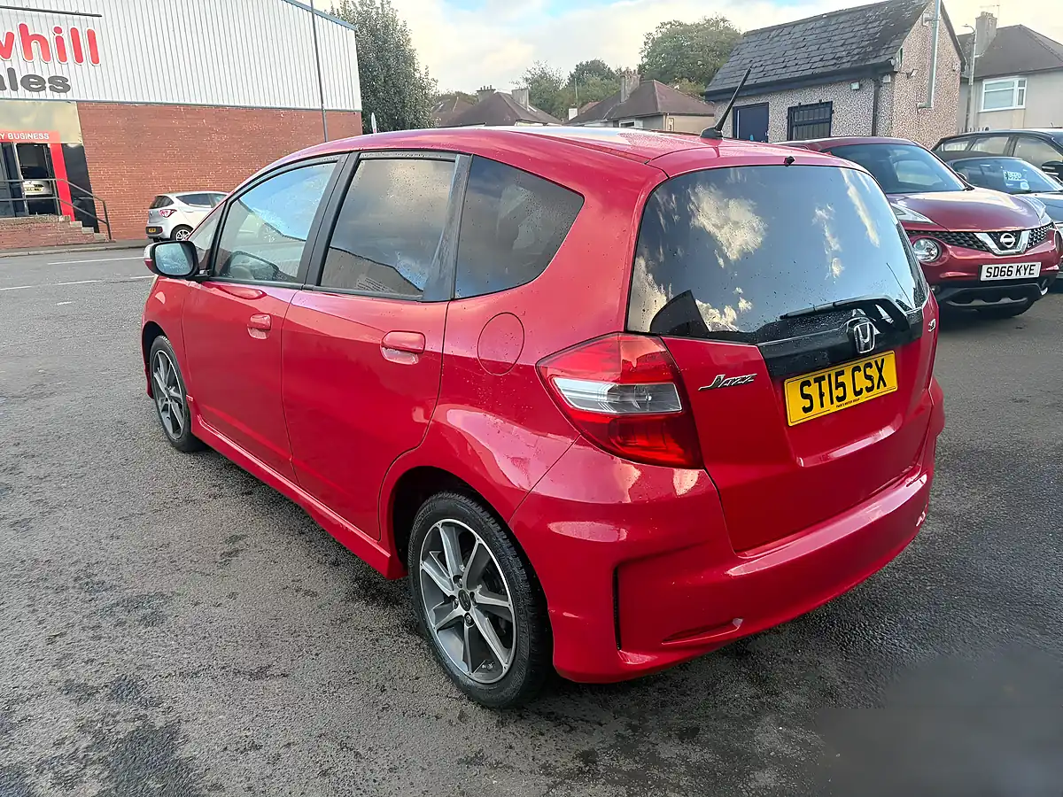 Used 2015 Honda Jazz Si Red - Interior and Exterior details 6