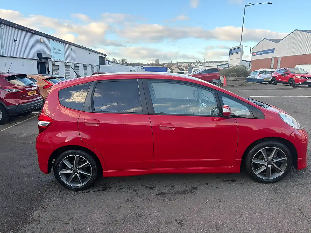 Used 2015 Honda Jazz Si Red - Interior and Exterior details 7
