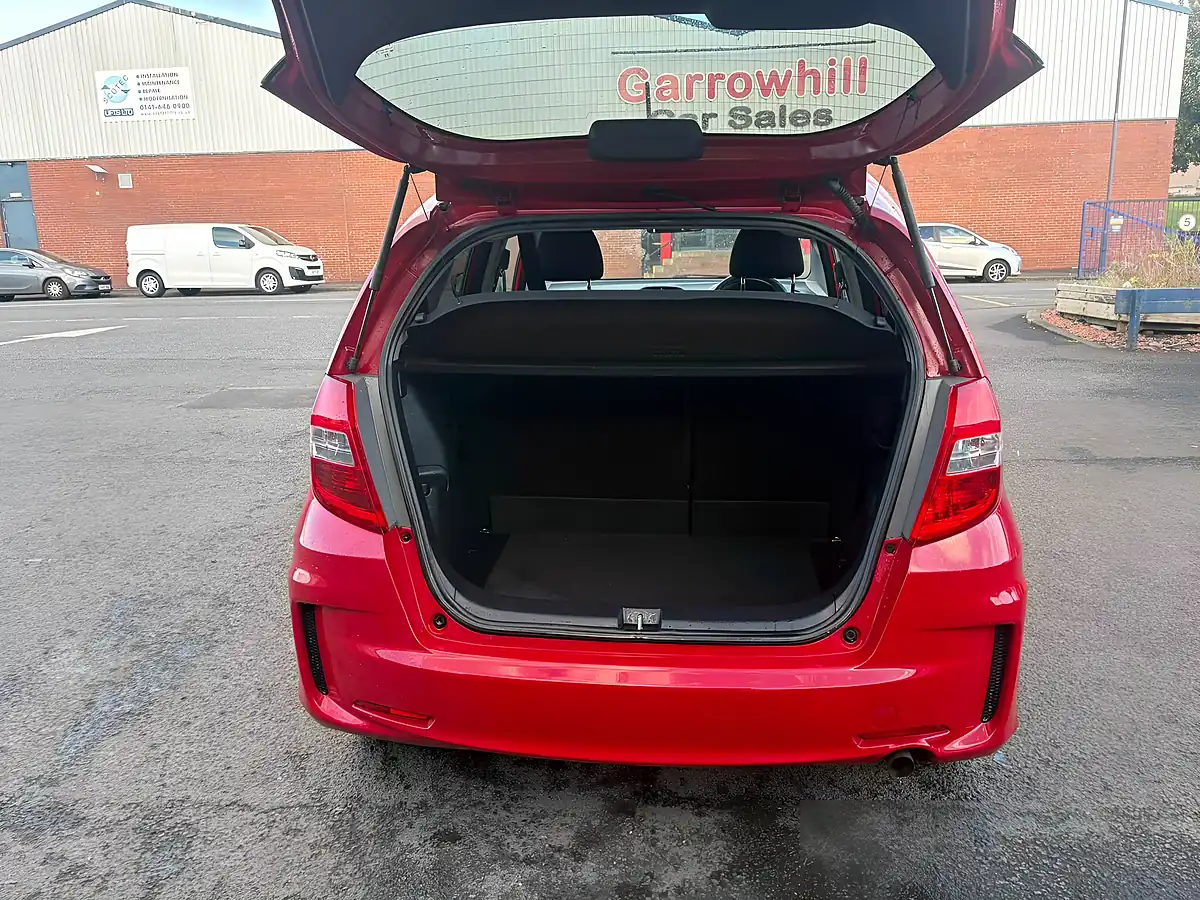 Used 2015 Honda Jazz Si Red - Interior and Exterior details 8
