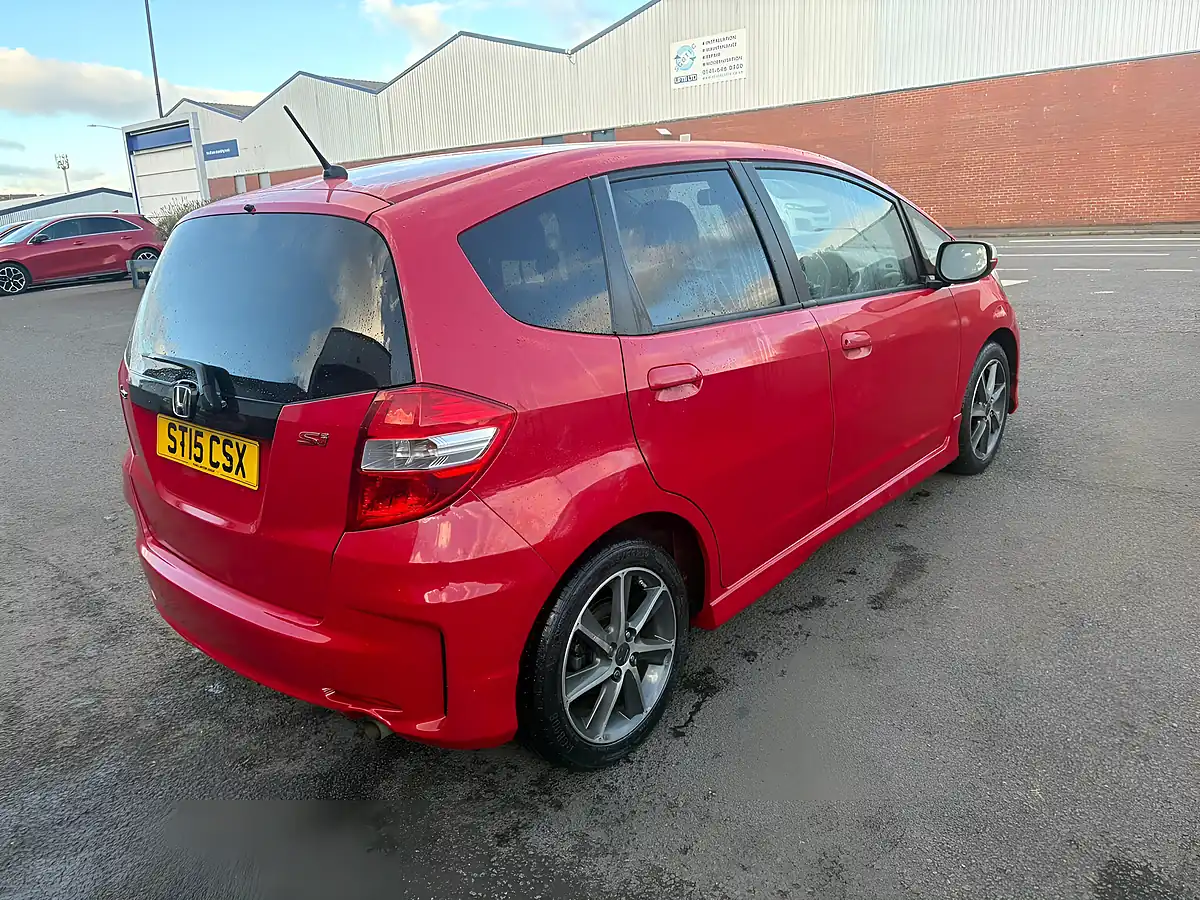Used 2015 Honda Jazz Si Red - Interior and Exterior details 9