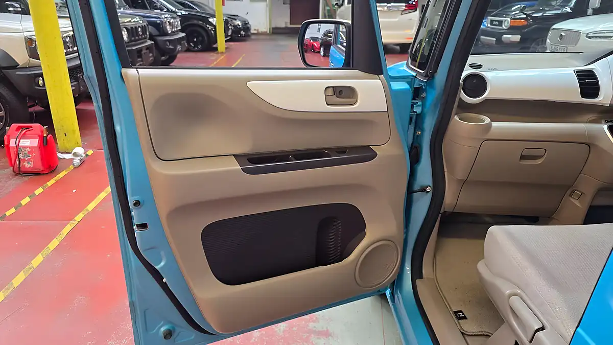 Used 2015 Honda N-Box Custom G L Blue - Interior and Exterior details 14