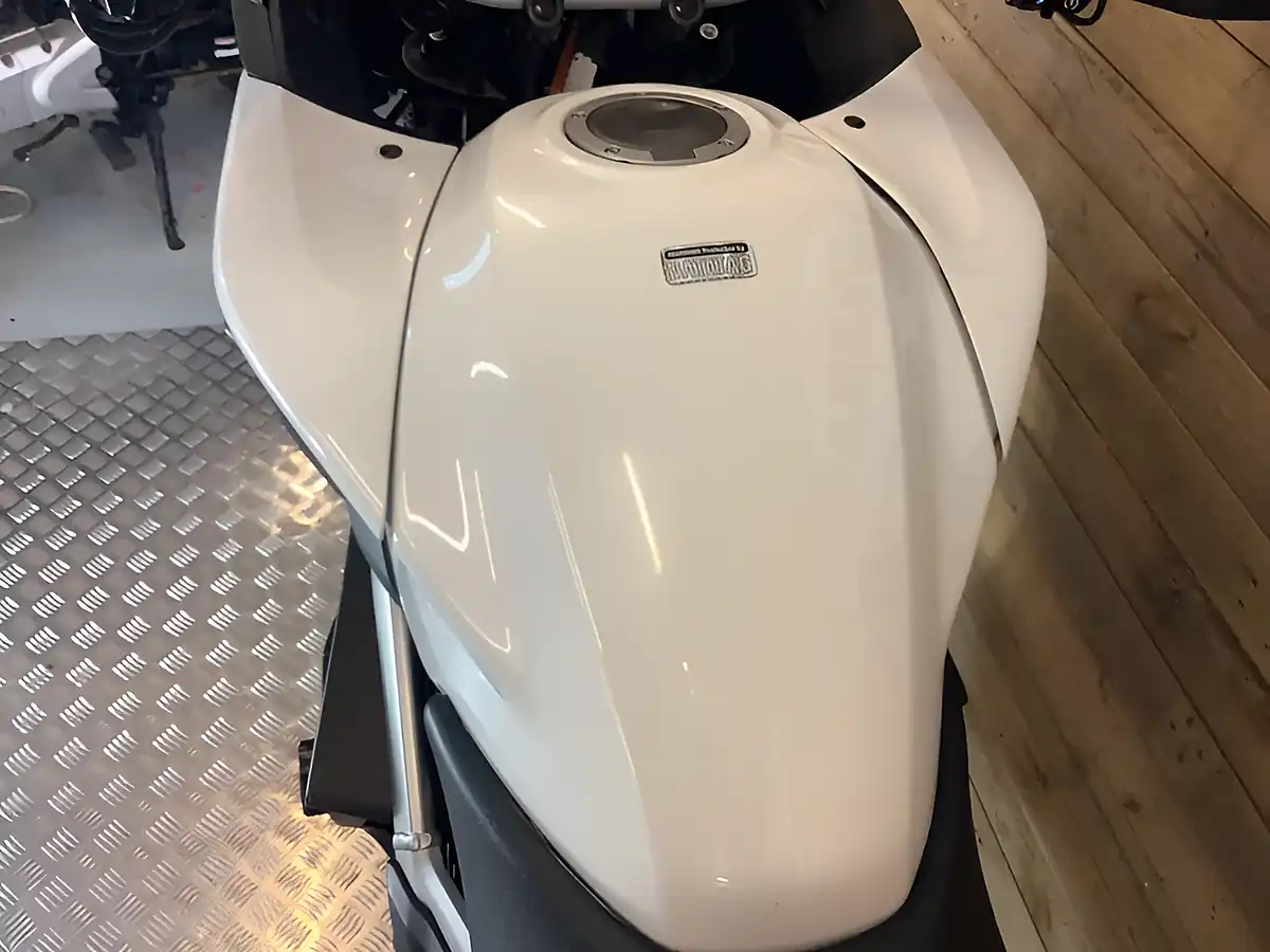 Used 2015 Honda Vfr Cross Runner White - Interior and Exterior details 10
