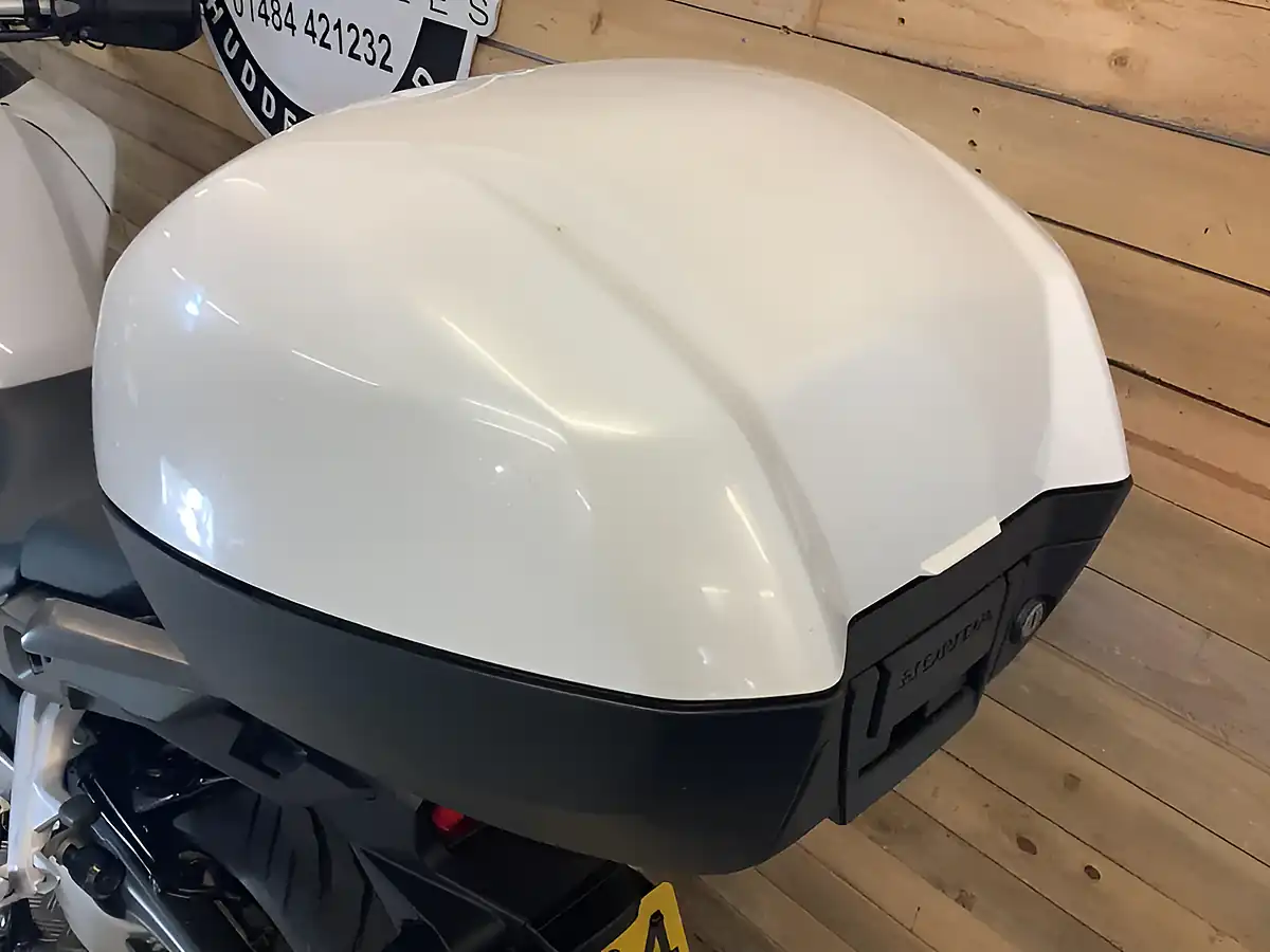 Used 2015 Honda Vfr Cross Runner White - Interior and Exterior details 15