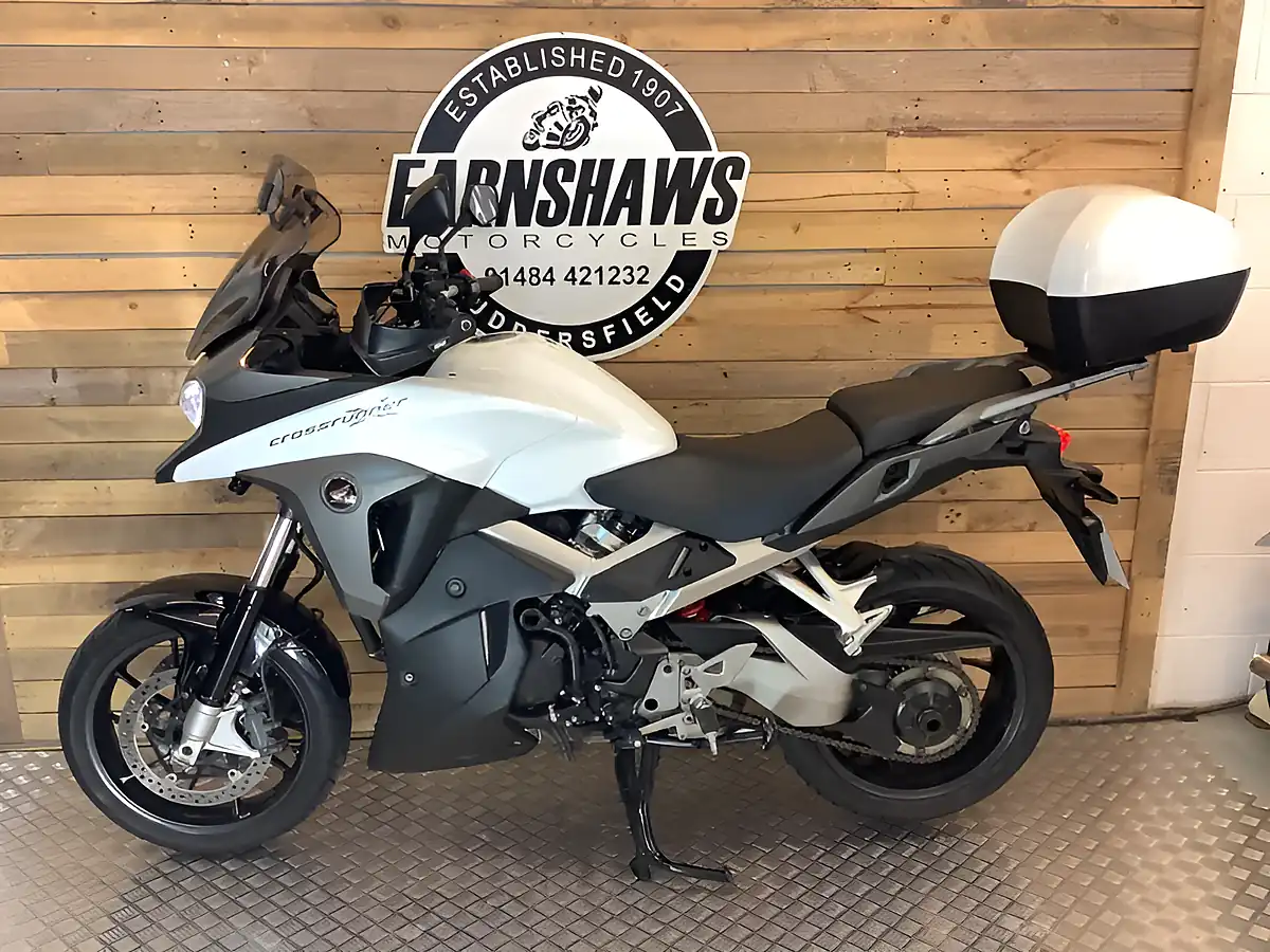Used 2015 Honda Vfr Cross Runner White - Interior and Exterior details 2