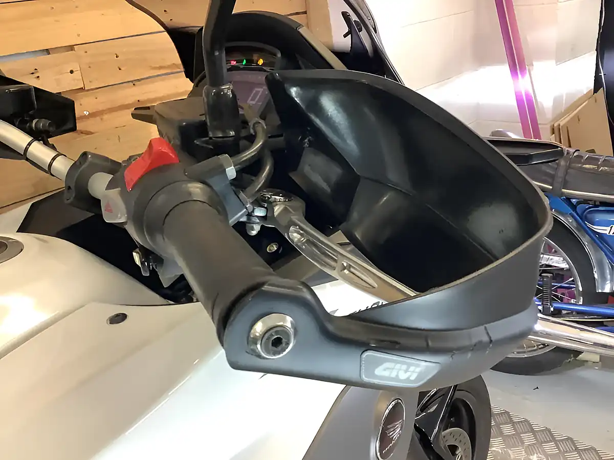 Used 2015 Honda Vfr Cross Runner White - Interior and Exterior details 20