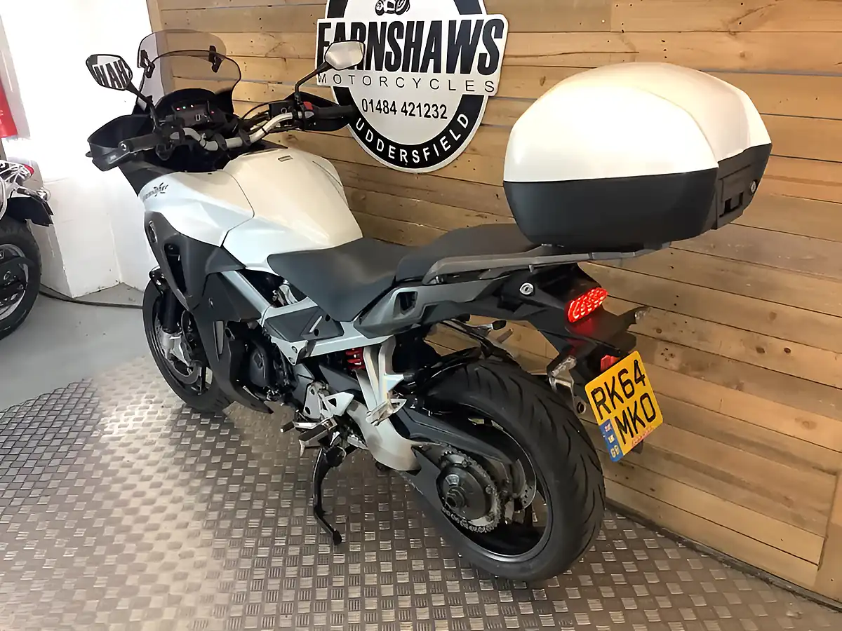 Used 2015 Honda Vfr Cross Runner White - Interior and Exterior details 6