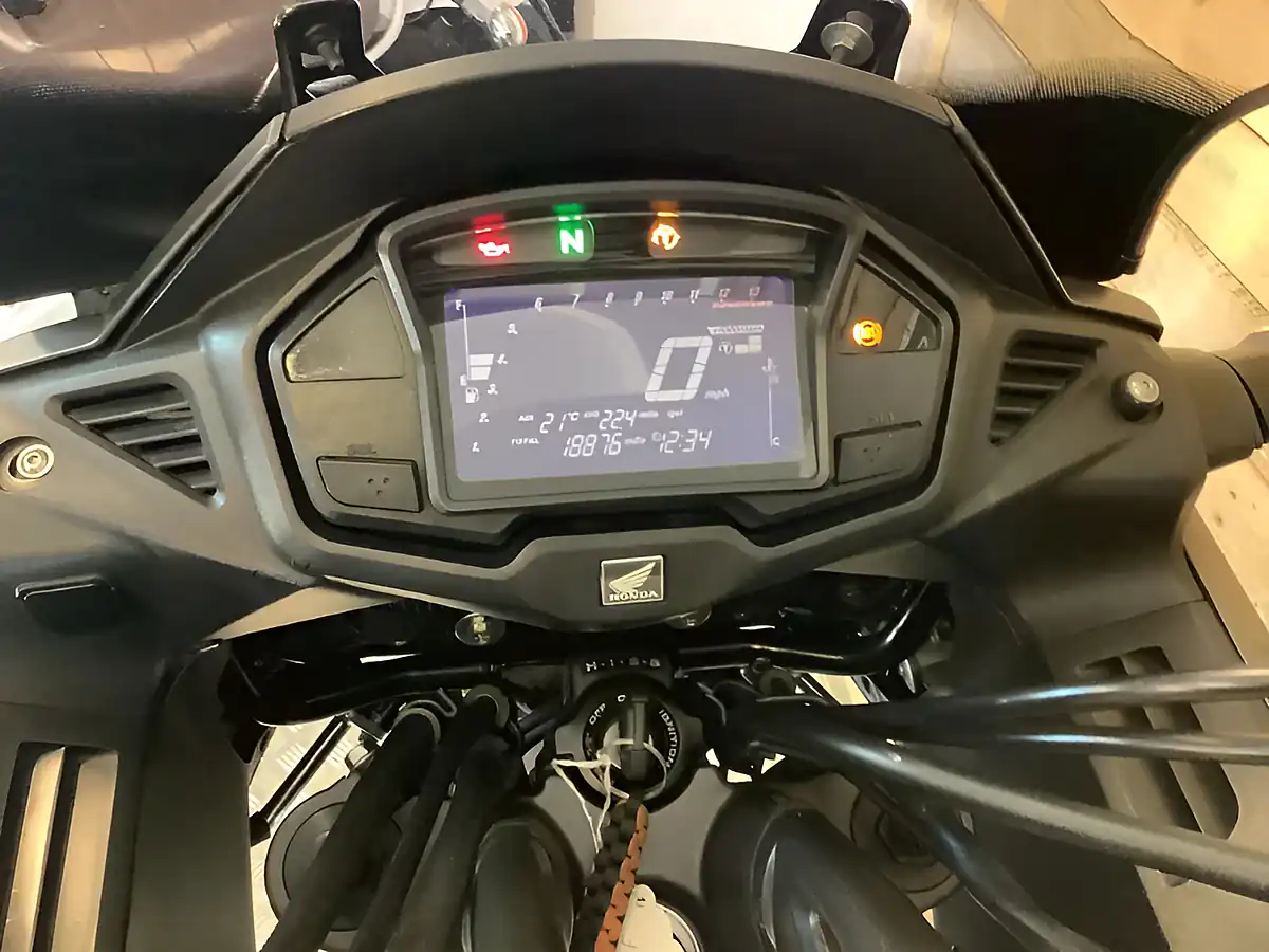 Used 2015 Honda Vfr Cross Runner White - Interior and Exterior details 7