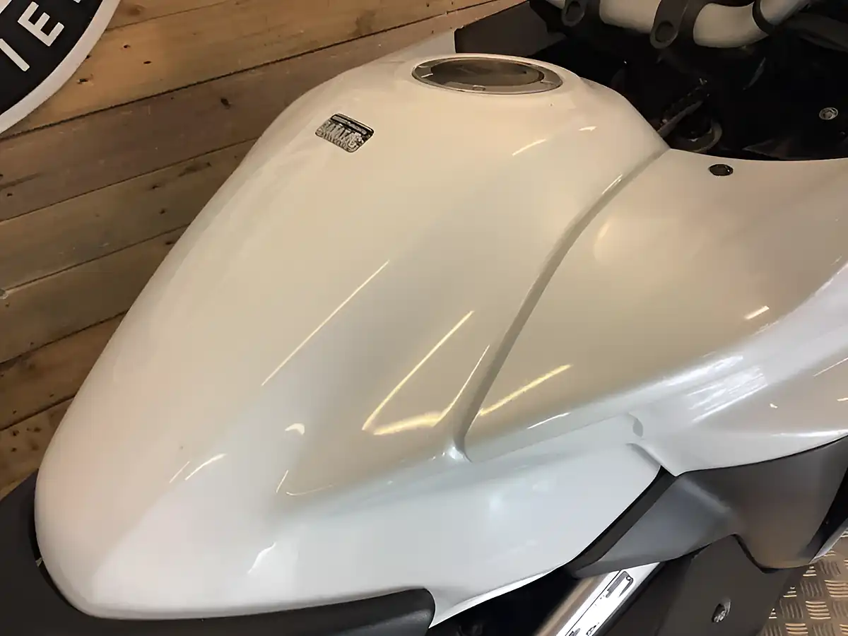 Used 2015 Honda Vfr Cross Runner White - Interior and Exterior details 8