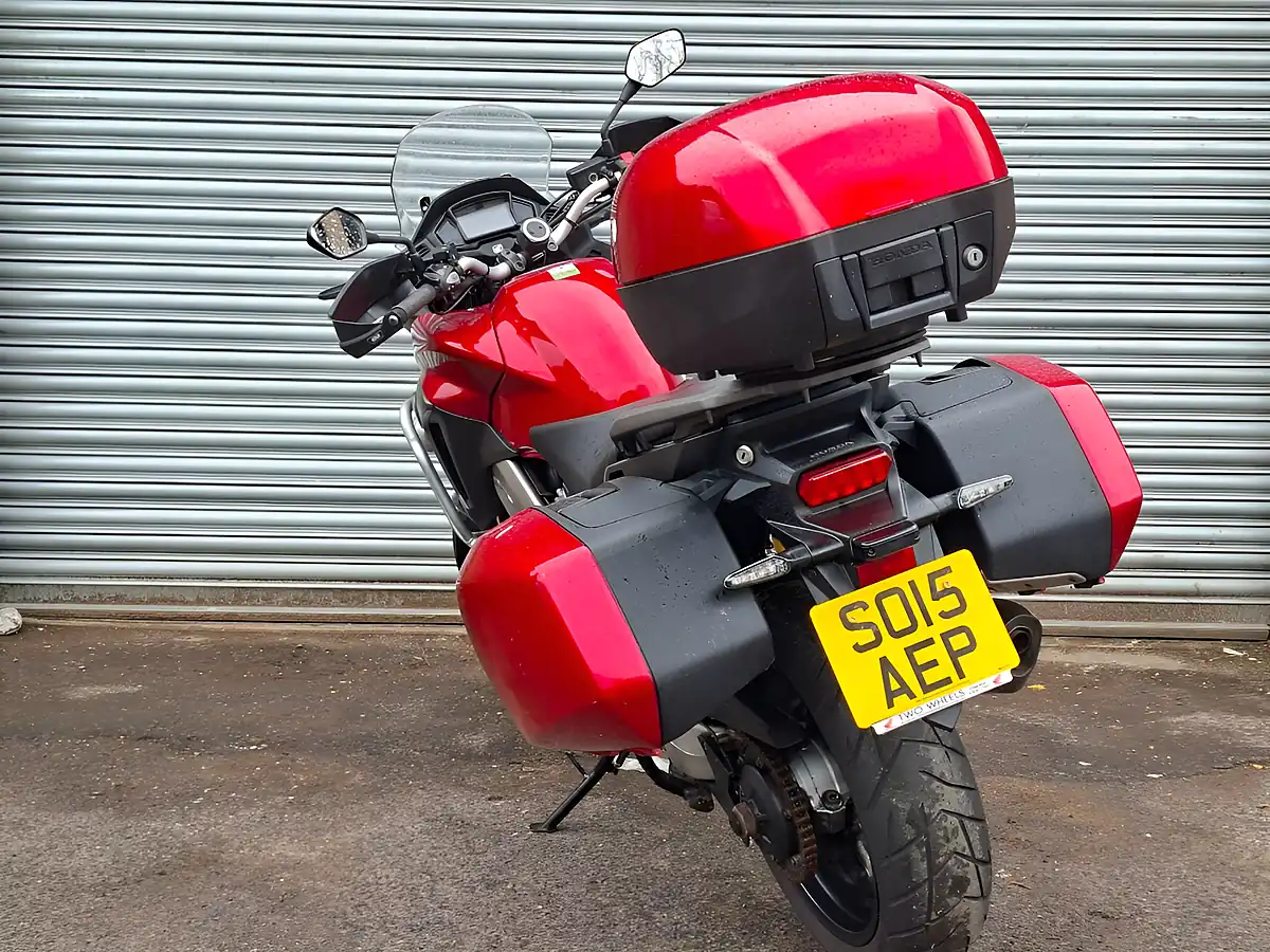Used 2015 Honda Vfr Crossrunner Red - Interior and Exterior details 10